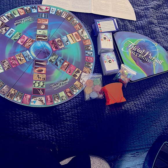 Trivial Pursuit Millennium Edition board game. - Picture 2 of 4